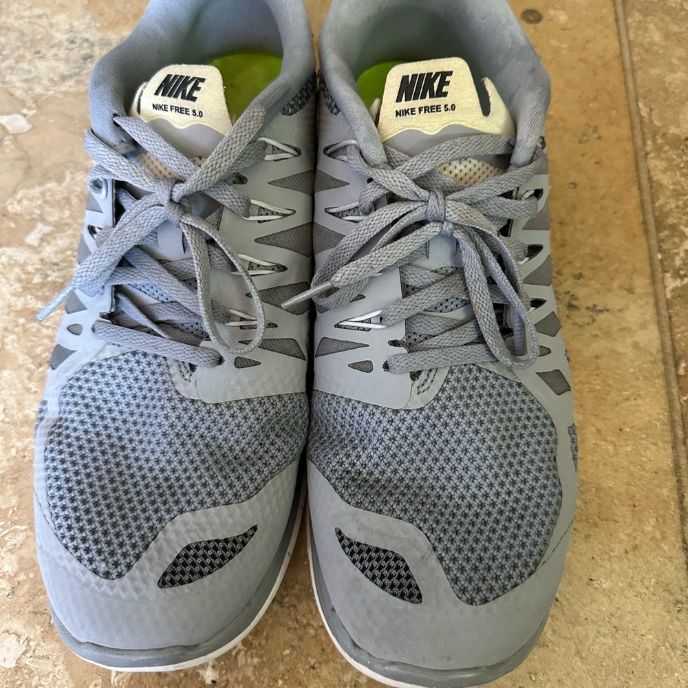 Nike Men's Athletic Shoes in Gray and Green